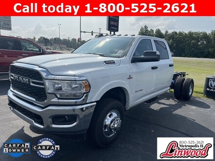2022 Ram 3500 Chassis Cab 3500 TRADESMAN CREW CAB CHASSIS 4X4 60' CA 4WD Light Duty Chassis Cab Trucks