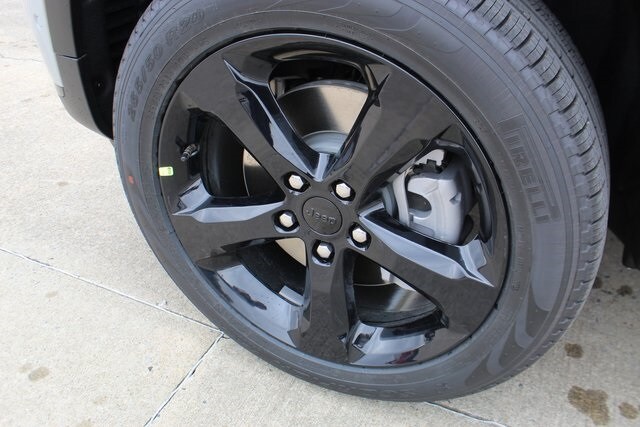 2025 Jeep Grand Cherokee Limited photo 2