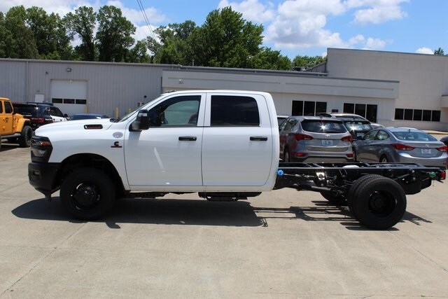 2025 Ram 3500 Tradesman photo 2
