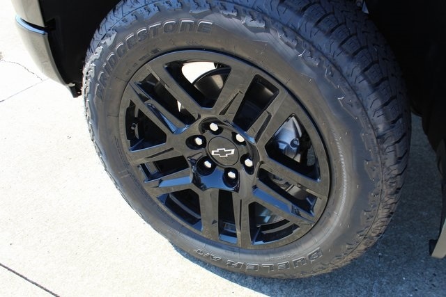 2025 Chevrolet Silverado 1500 LT Trail Boss photo 3