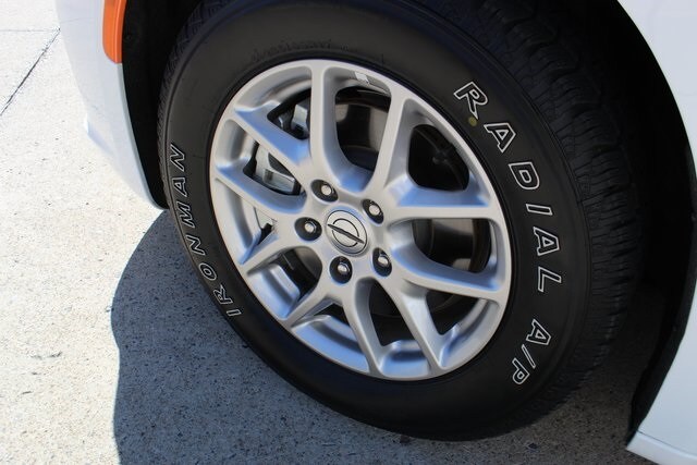 2024 Chrysler Pacifica Touring L photo 3