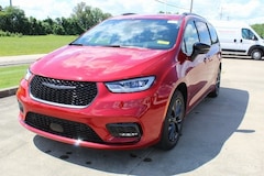 2025 Chrysler Pacifica Select Passenger Van