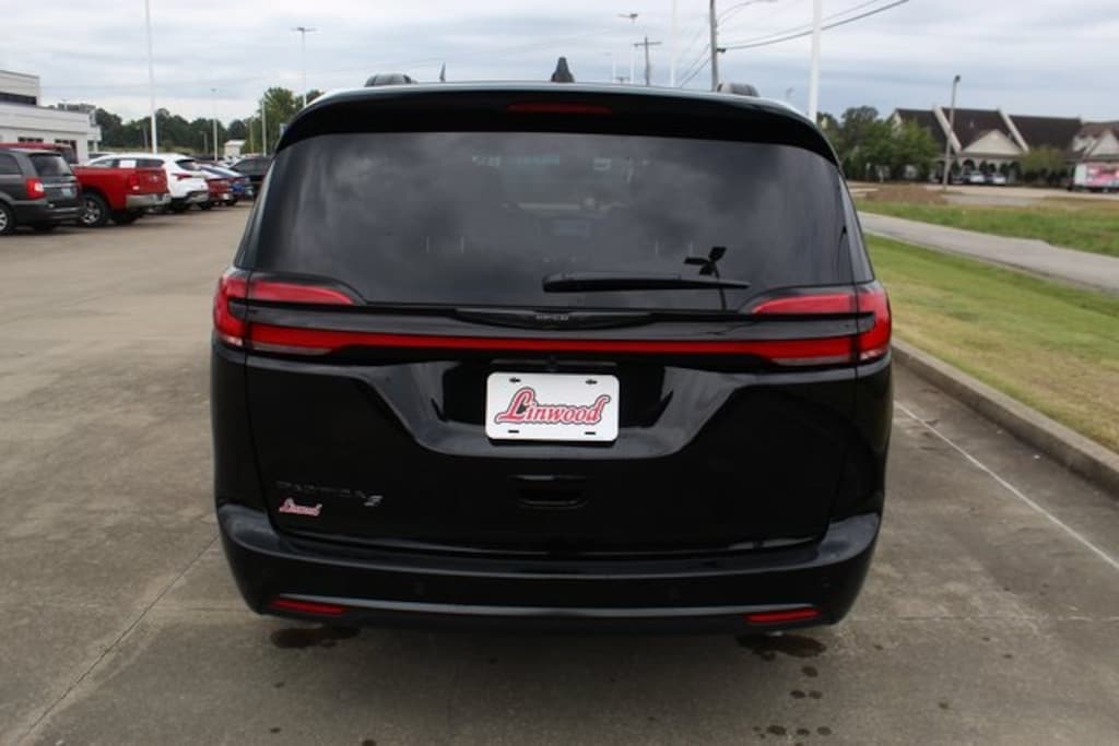 New 2026 Chrysler Pacifica Select Passenger Van