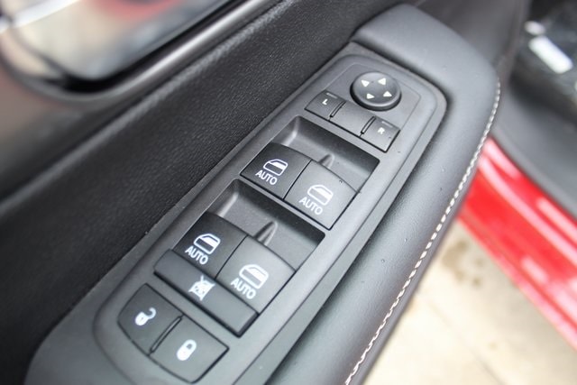 2026 Chrysler Pacifica Select - Photo 9