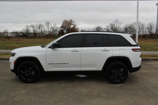 2024 Jeep Grand Cherokee Altitude photo 2