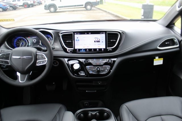 2026 Chrysler Pacifica Select - Photo 12