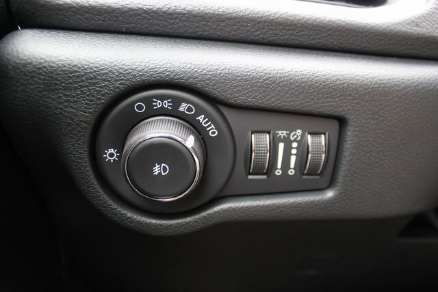 2026 Chrysler Pacifica Select - Photo 16