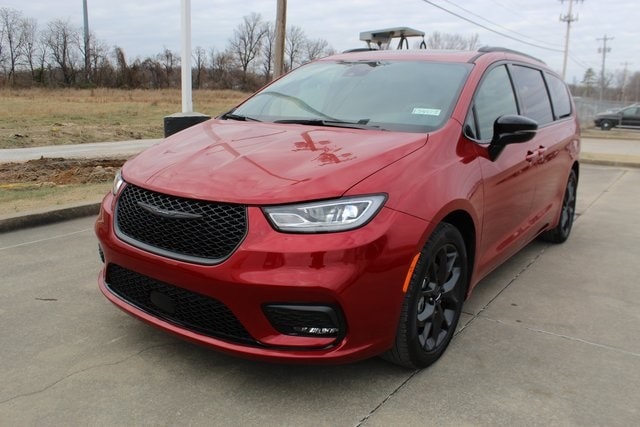 2025 Chrysler Pacifica Limited's photo