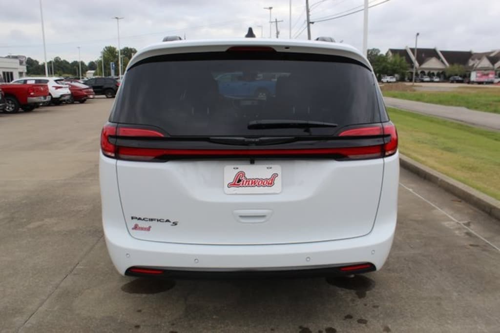 New 2026 Chrysler Pacifica Select Passenger Van