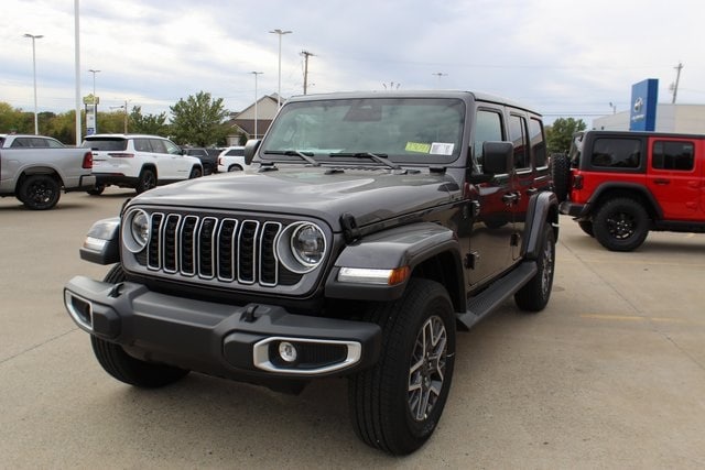 2025 Jeep Wrangler 4-Door Sahara's photo