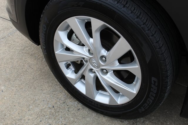 2020 Hyundai Tucson Value photo 2