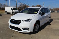 2026 Chrysler Pacifica Select Passenger Van