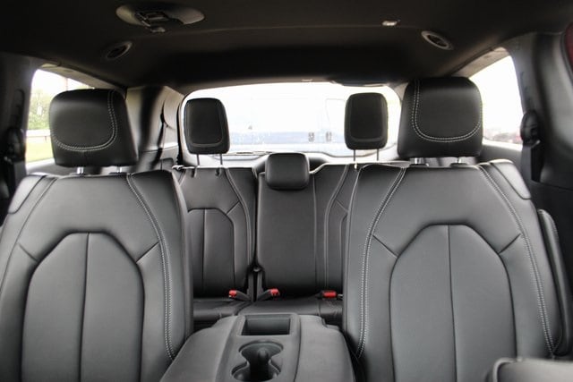 2026 Chrysler Pacifica Select - Photo 28