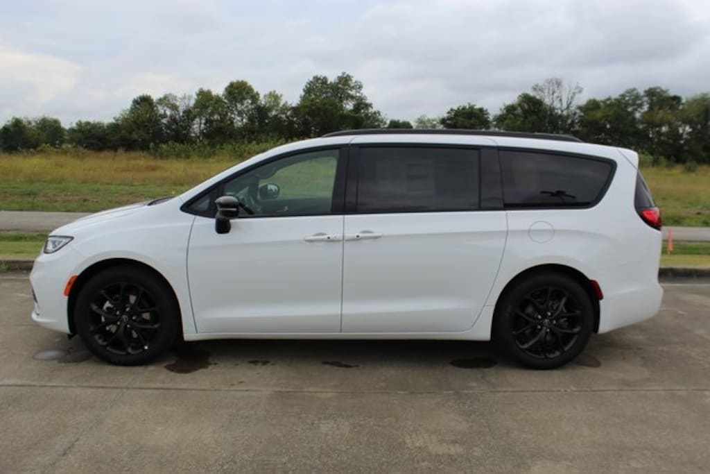 New 2026 Chrysler Pacifica Select Passenger Van