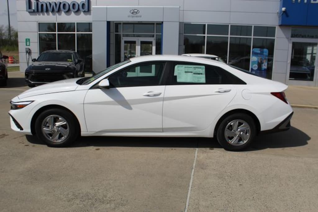 Used 2026 Hyundai Elantra SE Sedan