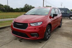 2026 Chrysler Pacifica Select Passenger Van