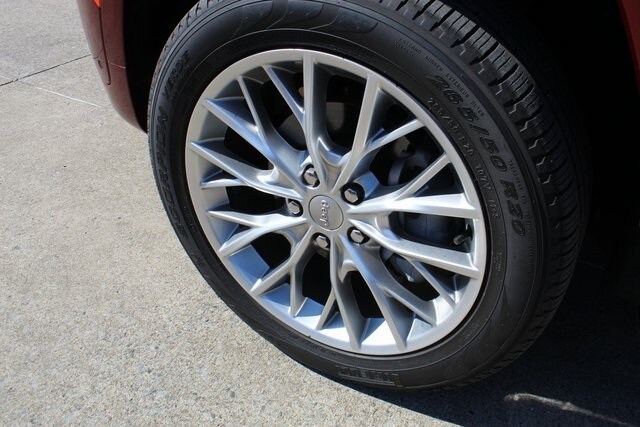 2024 Jeep Grand Cherokee Summit photo 3