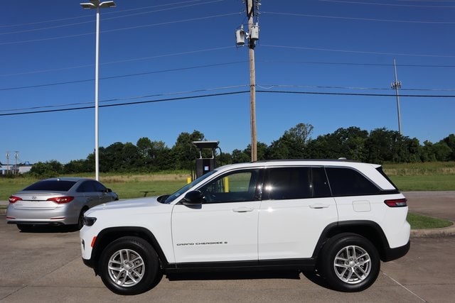 Used 2023 Jeep Grand Cherokee Laredo with VIN 1C4RJHAG4P8701702 for sale in Paducah, KY