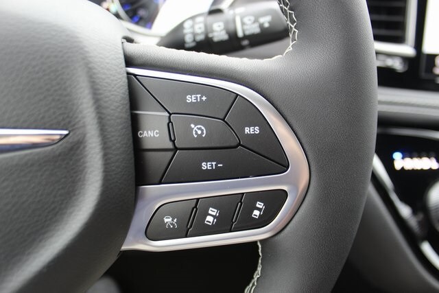 2026 Chrysler Pacifica Select - Photo 15