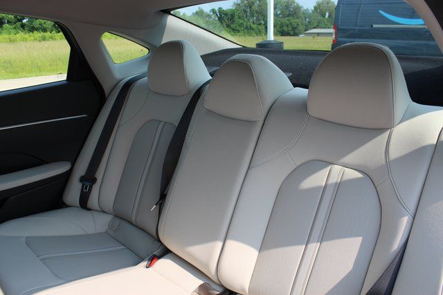 2025 Hyundai Sonata SE - Photo 24