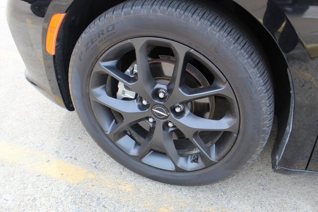 2024 Chrysler Pacifica Touring L photo 3