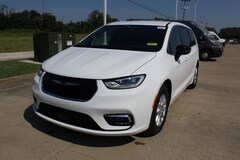 2025 Chrysler Pacifica Select Passenger Van