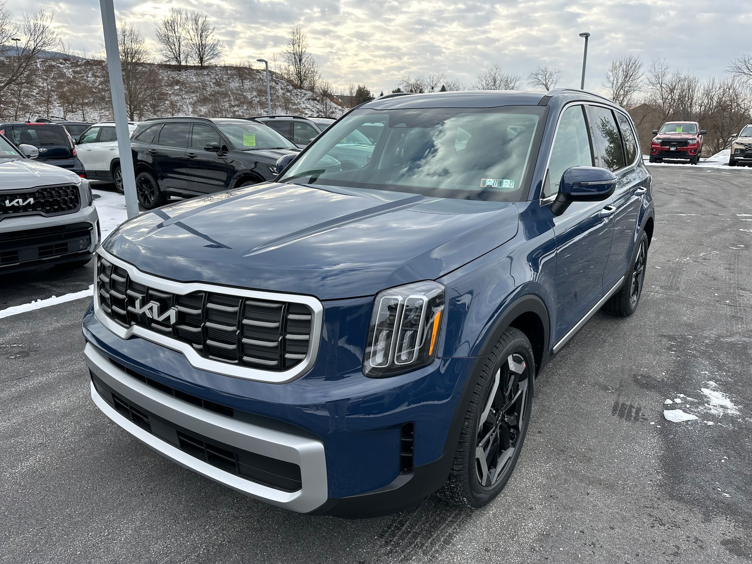 2025 Kia Telluride S's photo