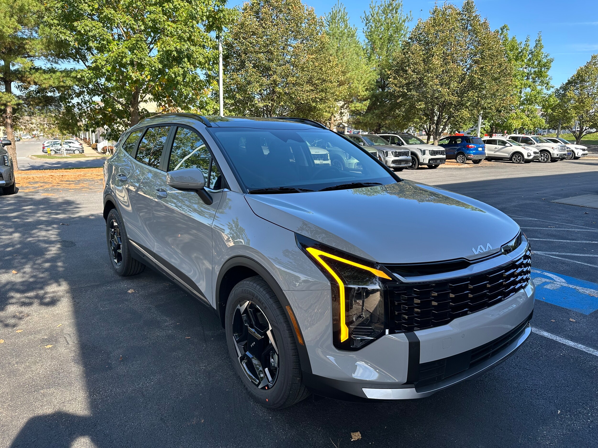 2026 Kia Sportage Hybrid EX photo 3