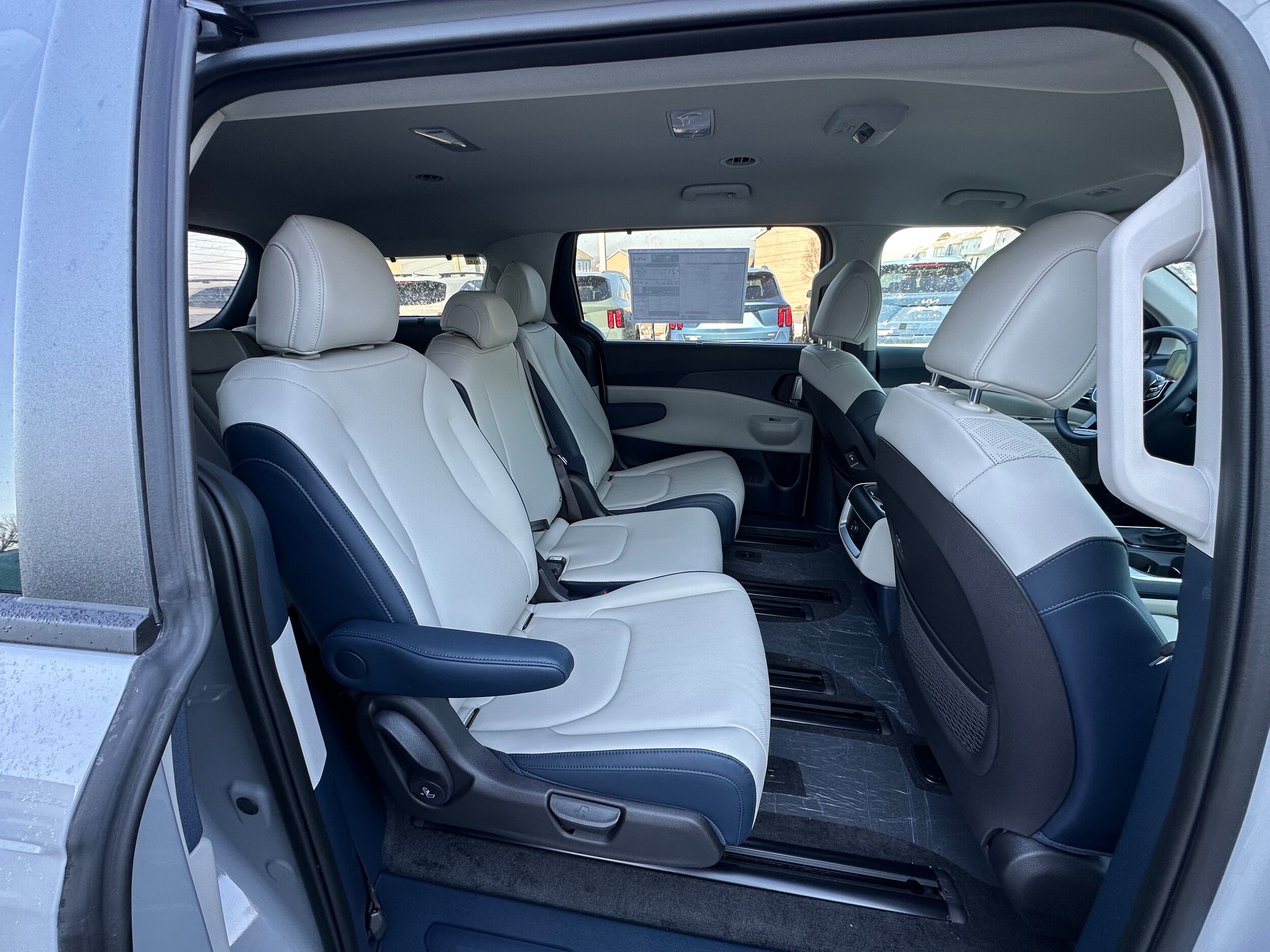 2026 Kia Carnival EX - Photo 16