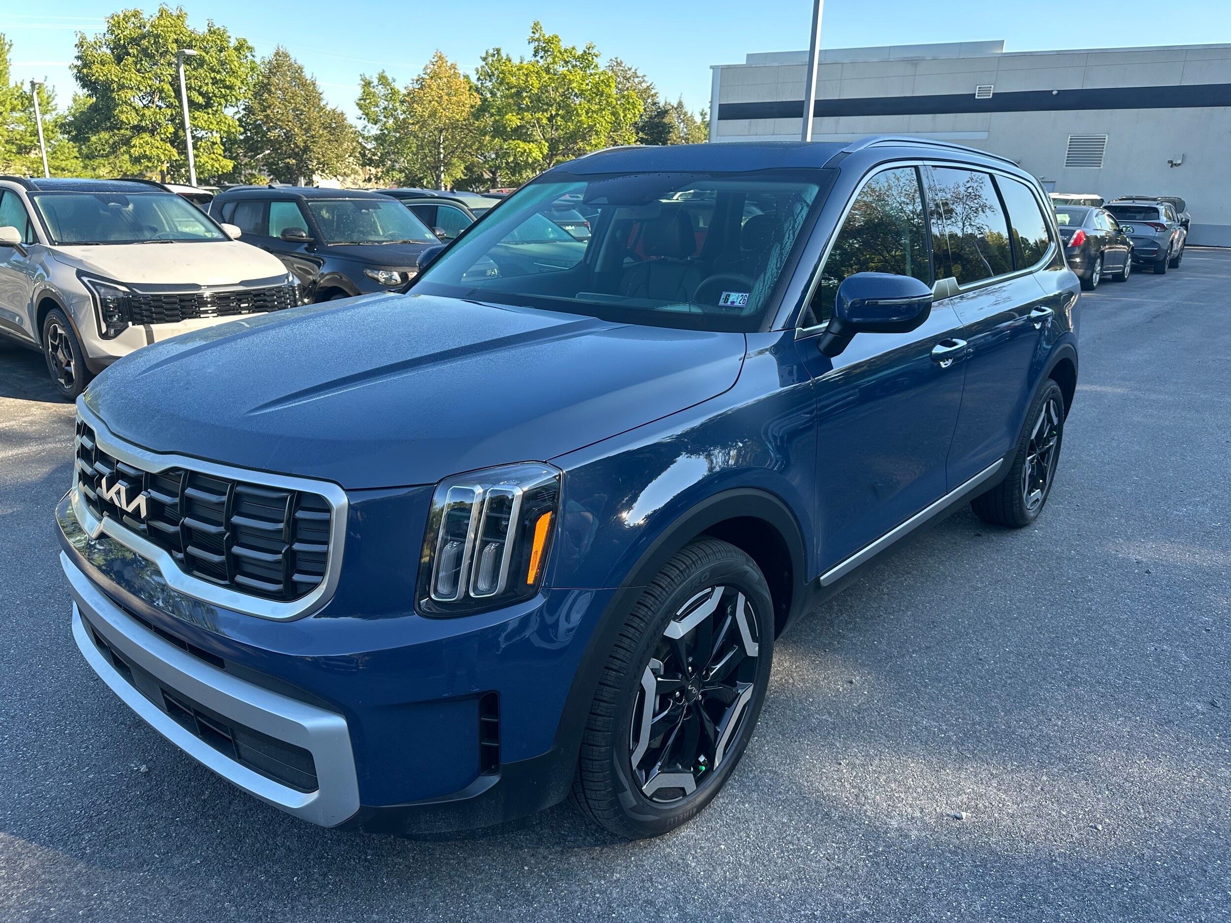 2025 Kia Telluride S photo 3