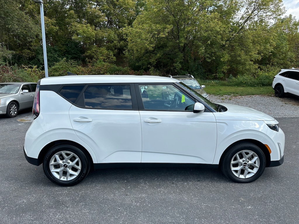 Certified 2024 Kia Soul LX Hatchback