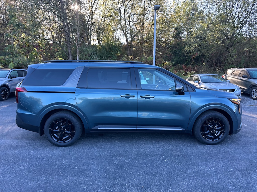 New 2026 Kia Carnival Hybrid SX Van Passenger Van