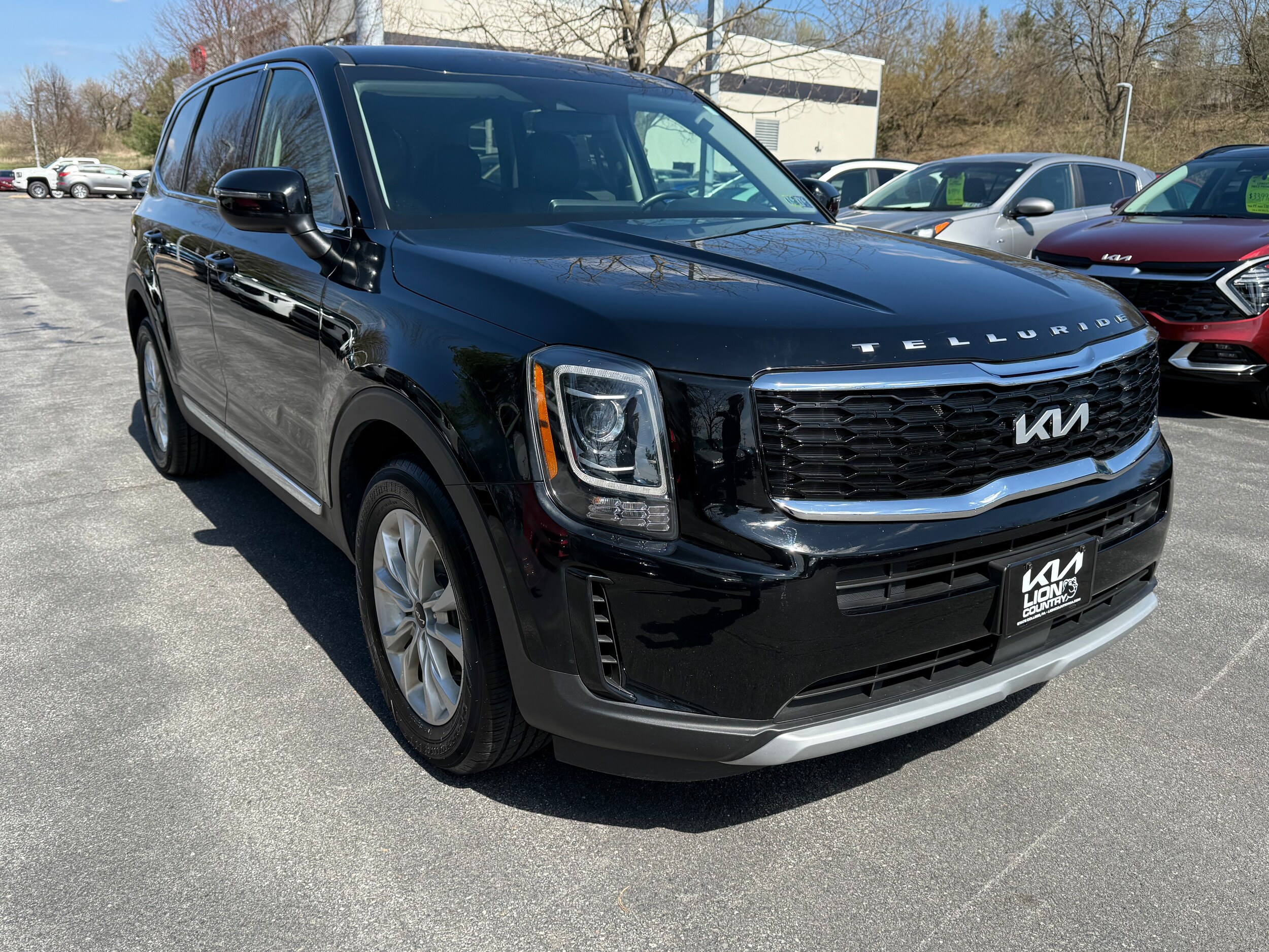 2022 Kia Telluride LX photo 3