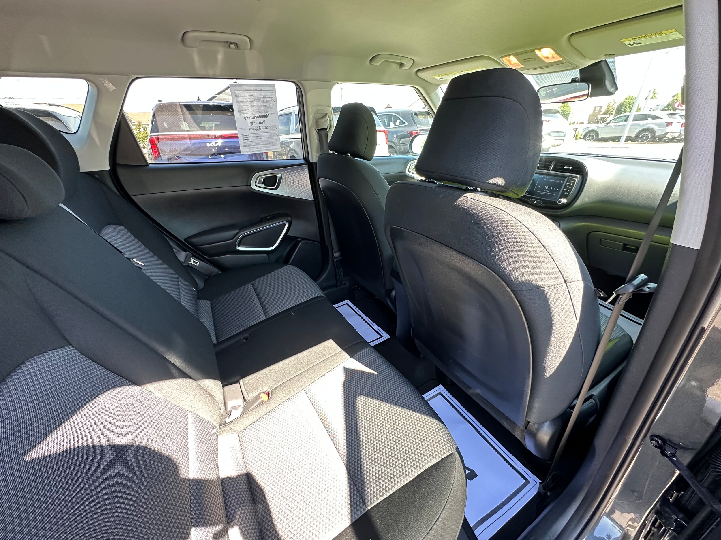2023 Kia Soul LX - Photo 13