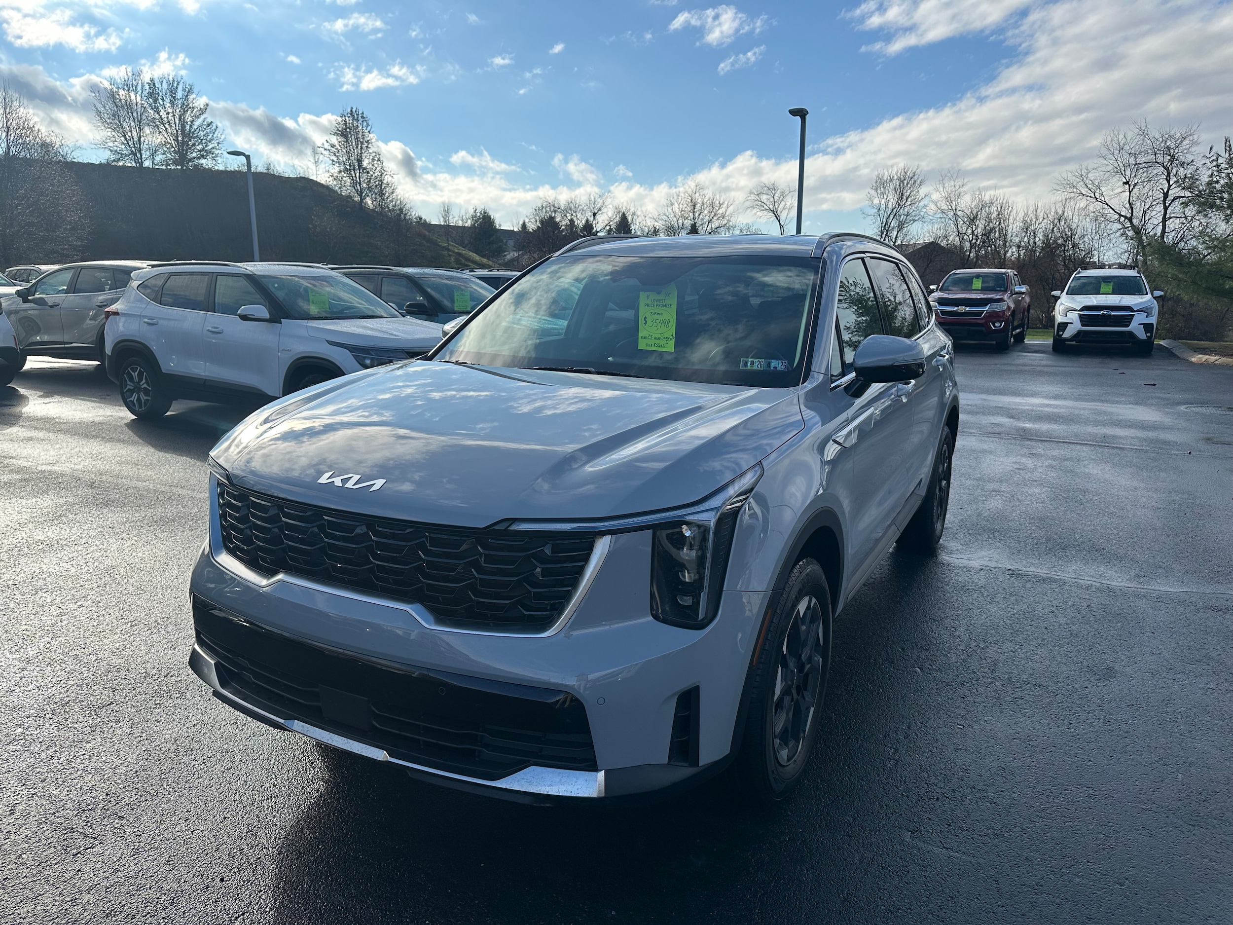 2025 Kia Sorento S's photo