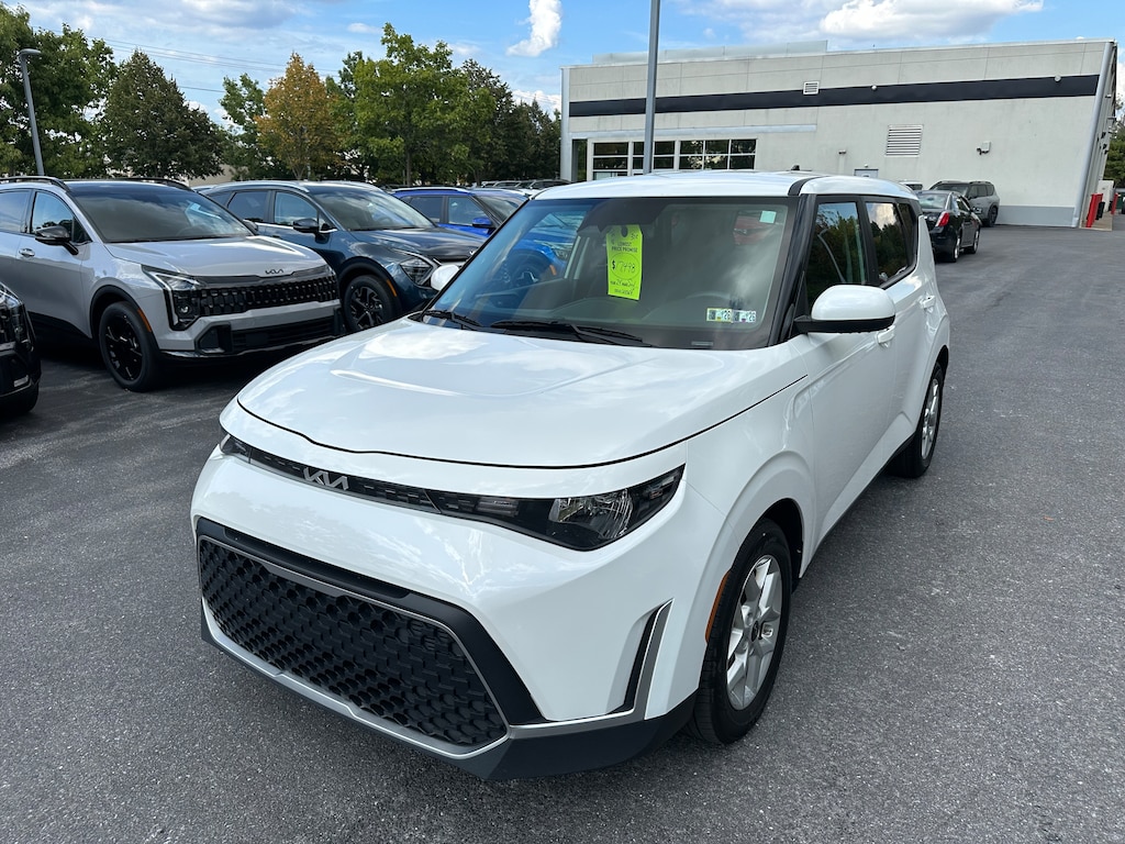 Certified 2024 Kia Soul LX Hatchback