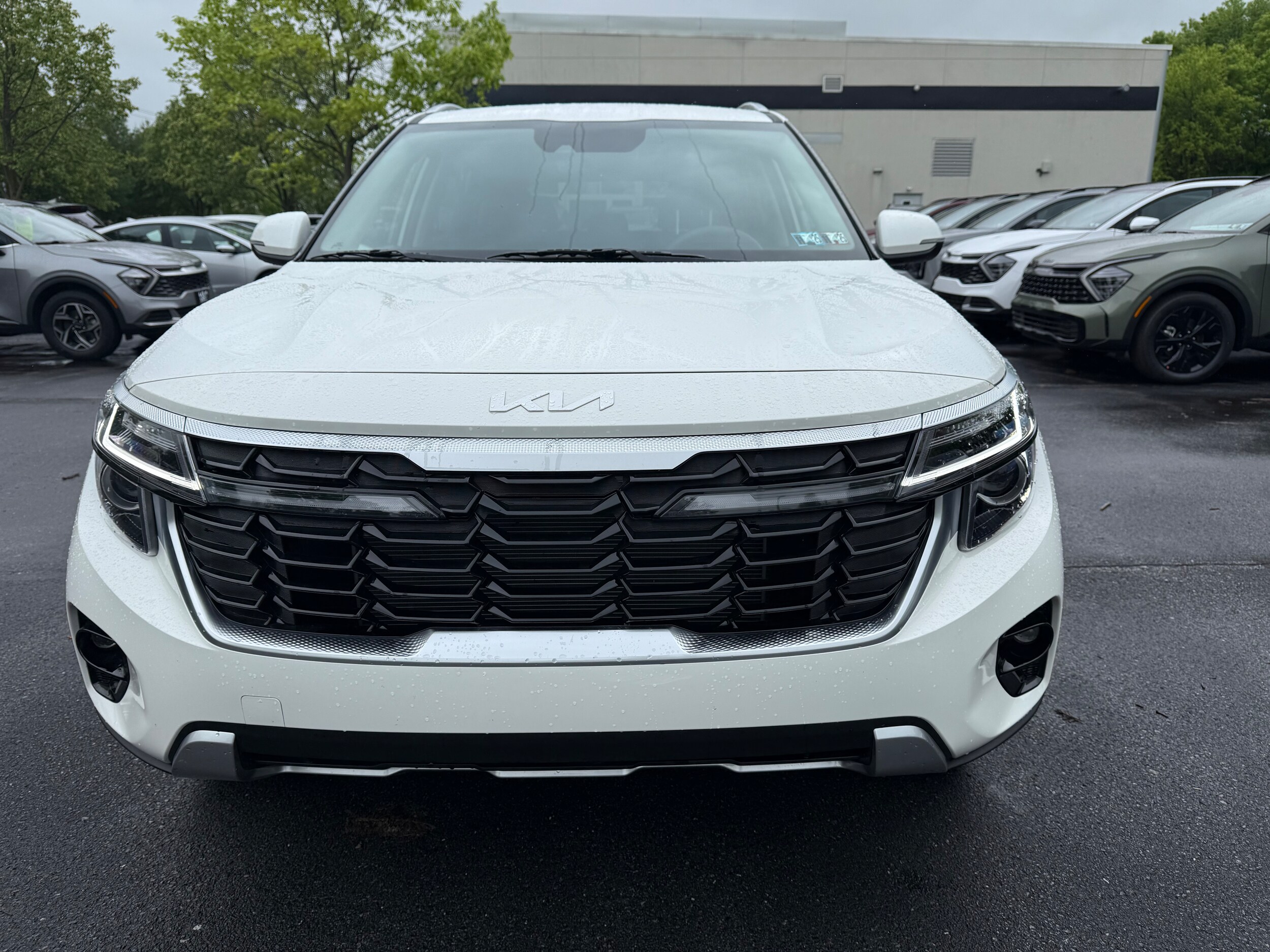 2025 Kia Seltos S photo 2