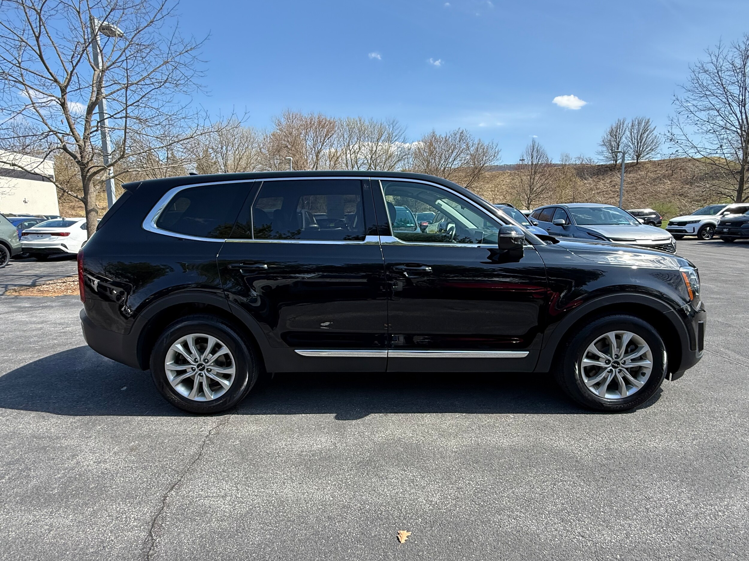 2022 Kia Telluride LX photo 4