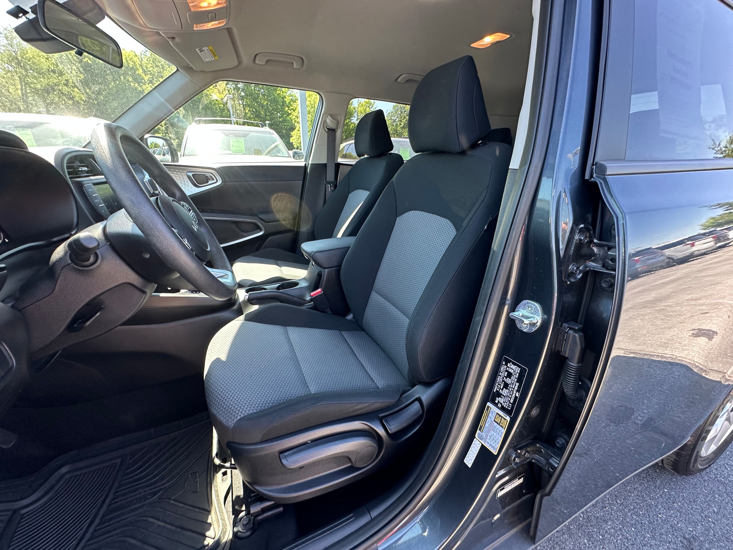 2023 Kia Soul LX - Photo 20