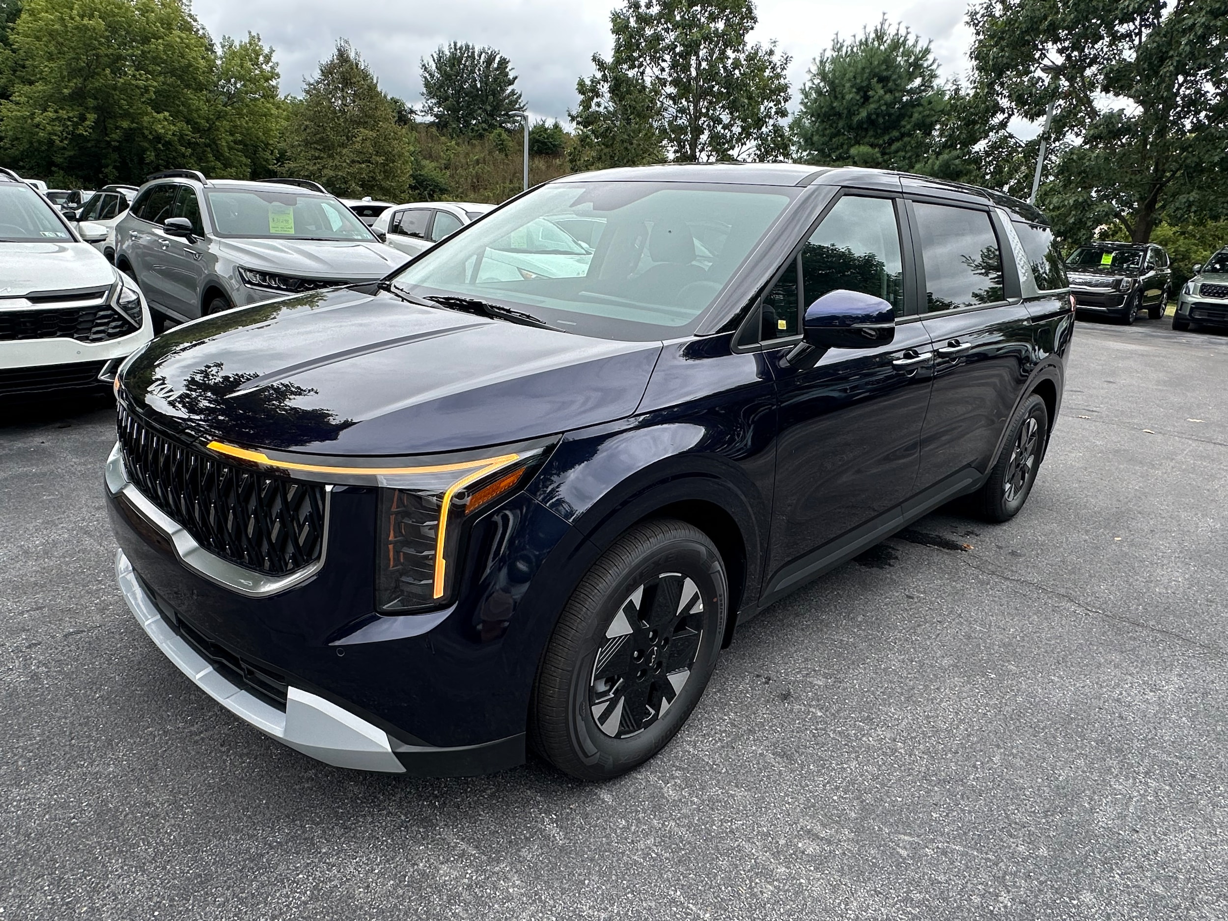 2026 Kia Carnival LXS's photo