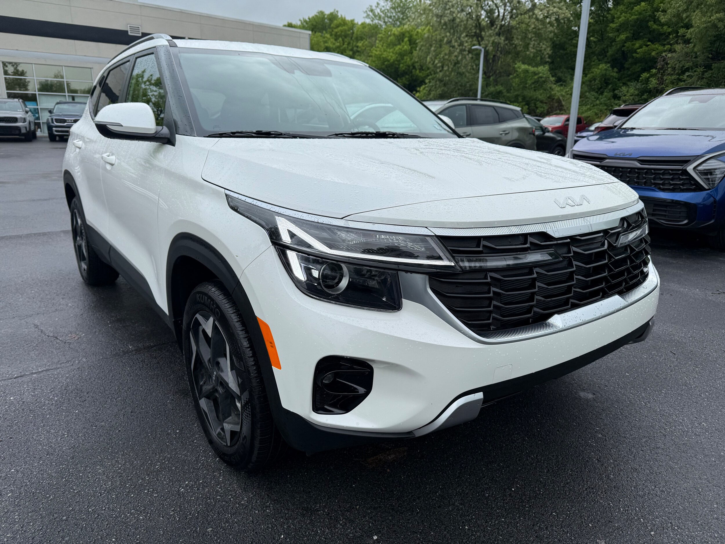 2025 Kia Seltos S photo 3