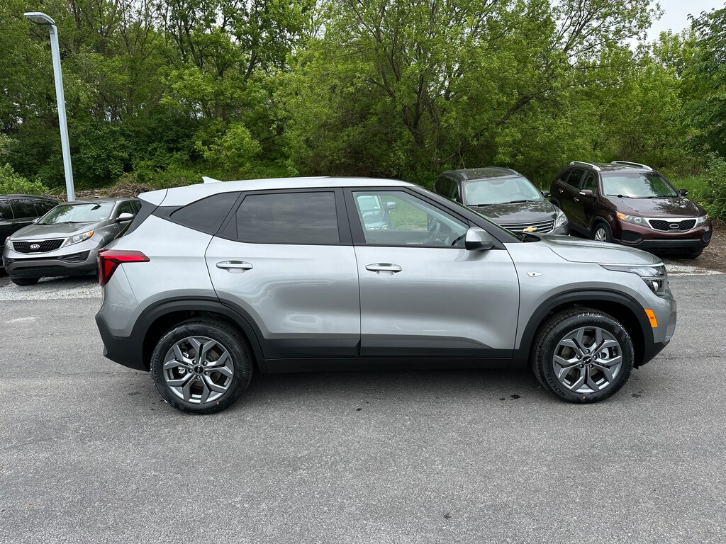 New 2026 Kia Seltos LX SUV