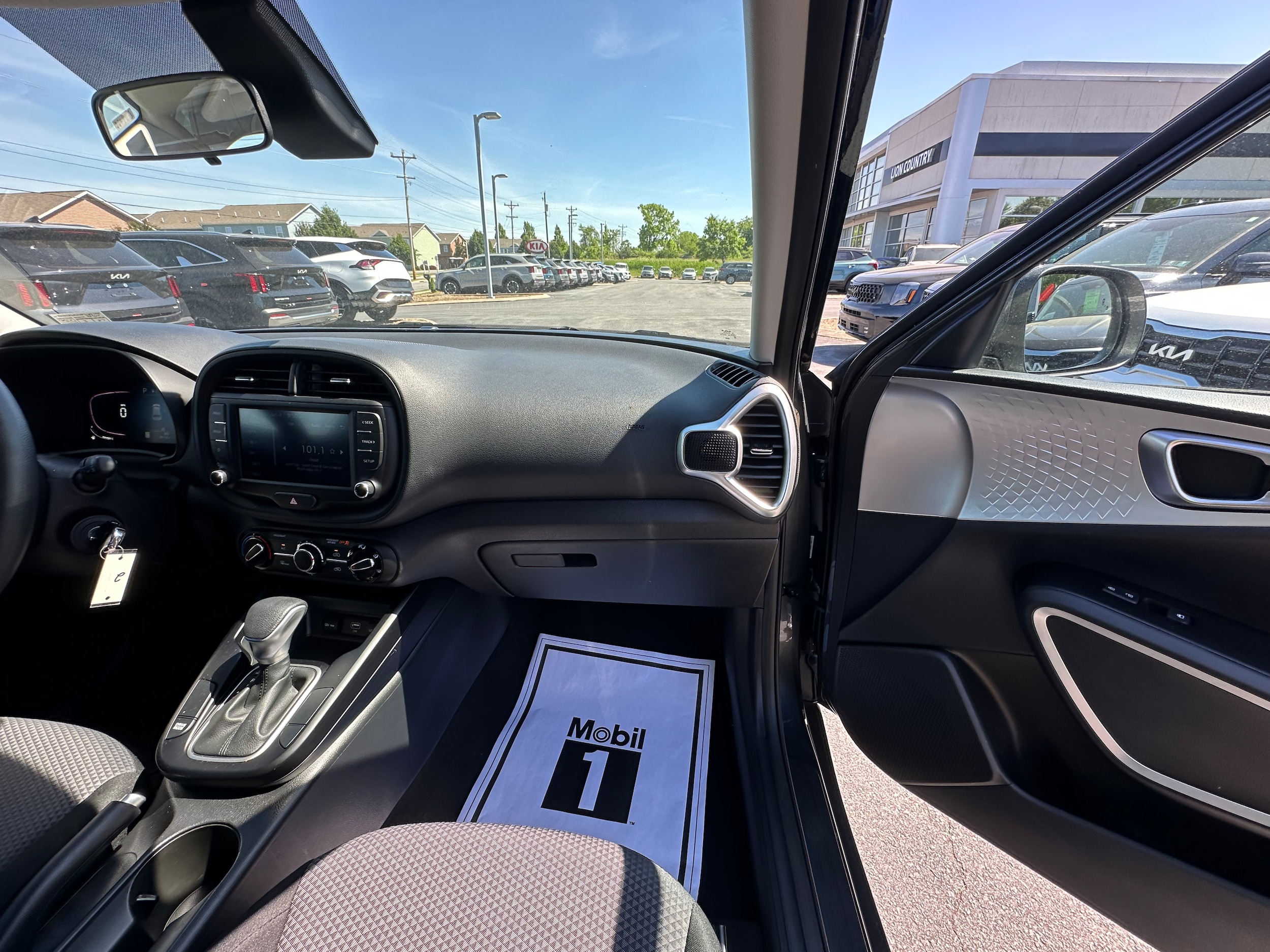 2023 Kia Soul LX - Photo 18