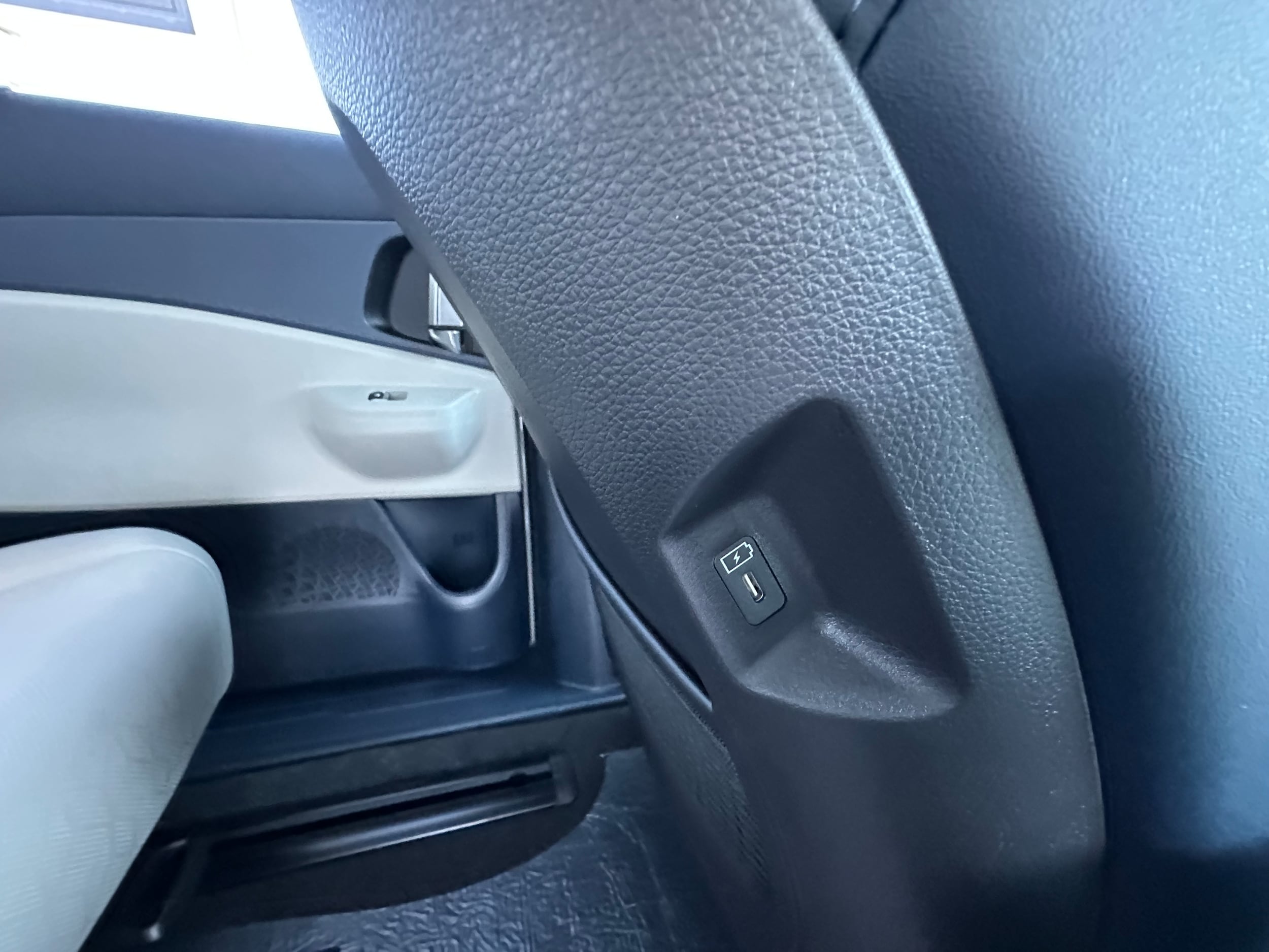 2026 Kia Carnival EX - Photo 21