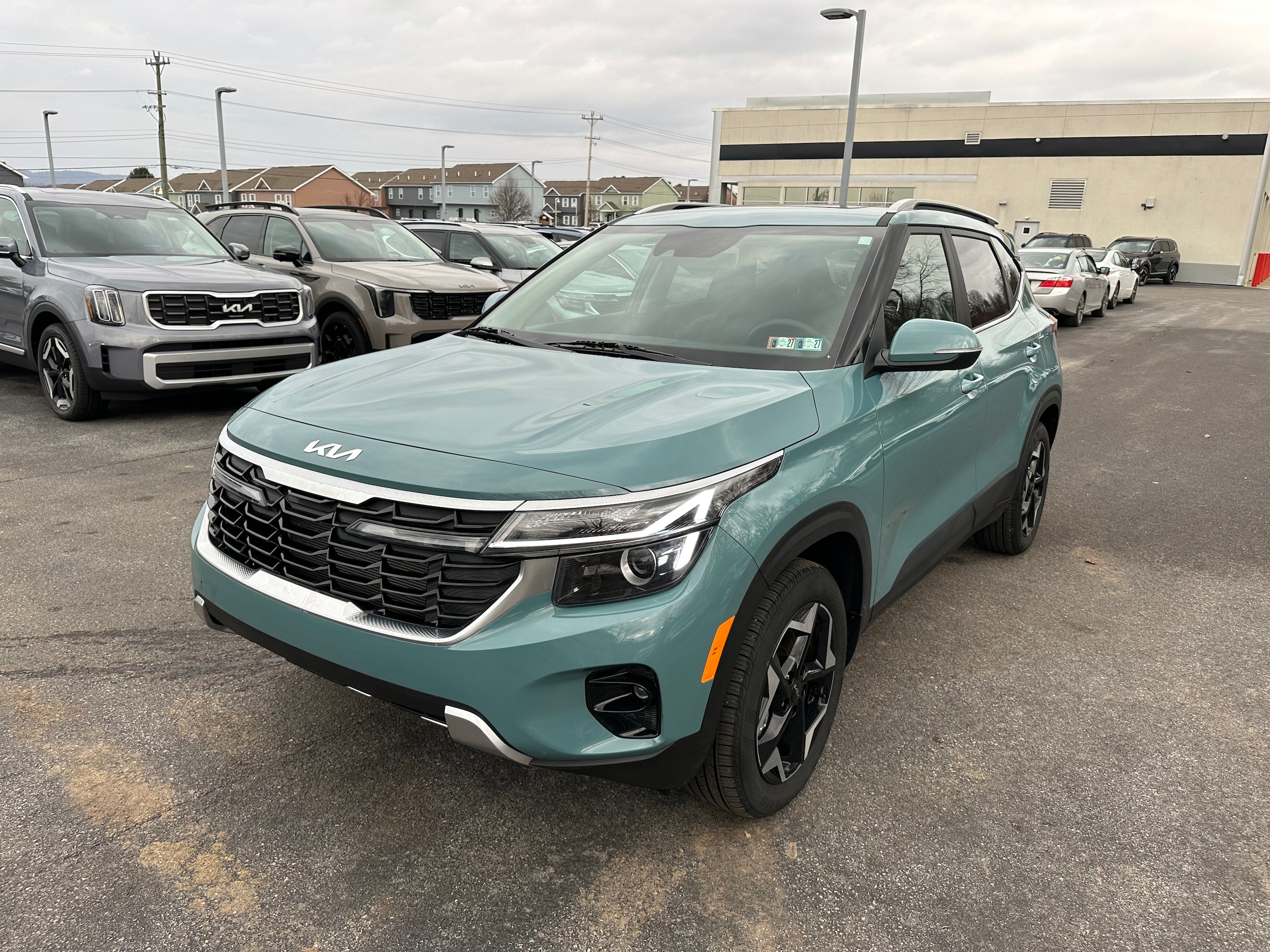 2025 Kia Seltos EX's photo