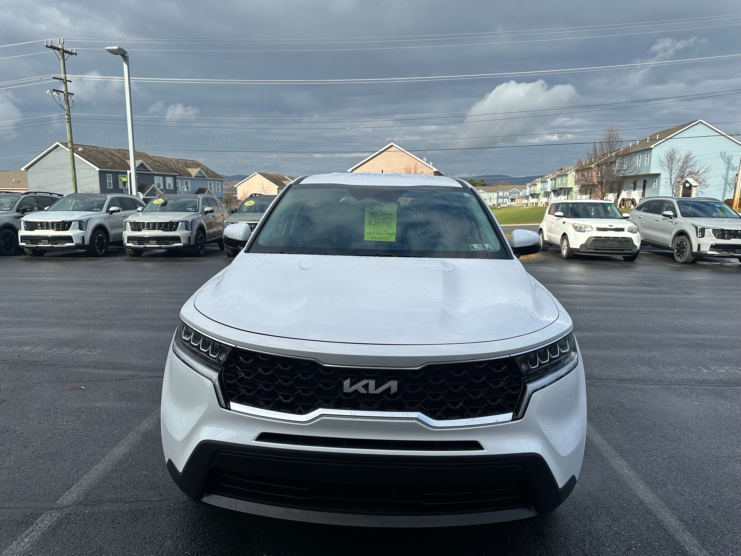 2023 Kia Sorento LX photo 2