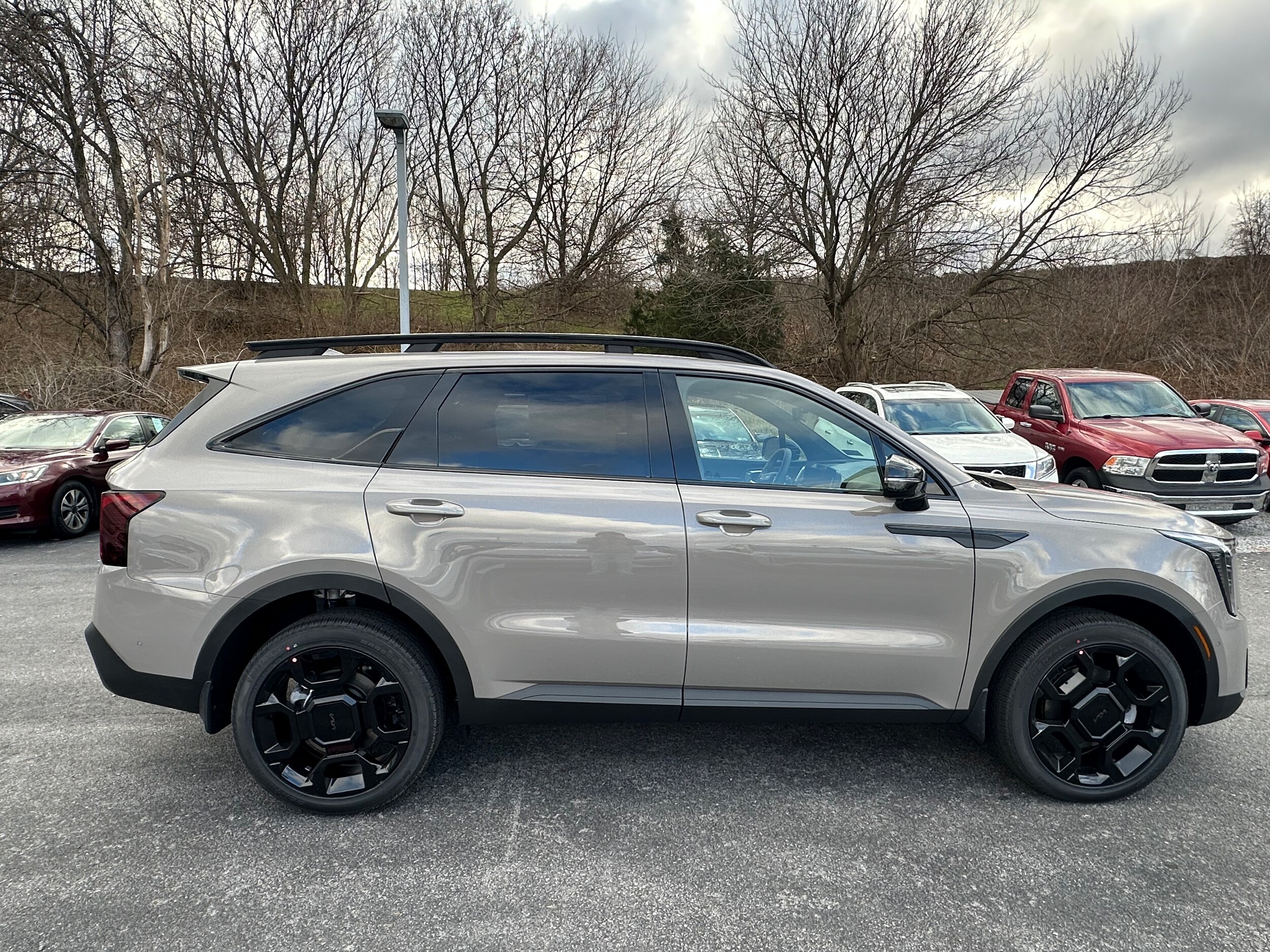 2026 Kia Sorento X-Line SX Prestige photo 3