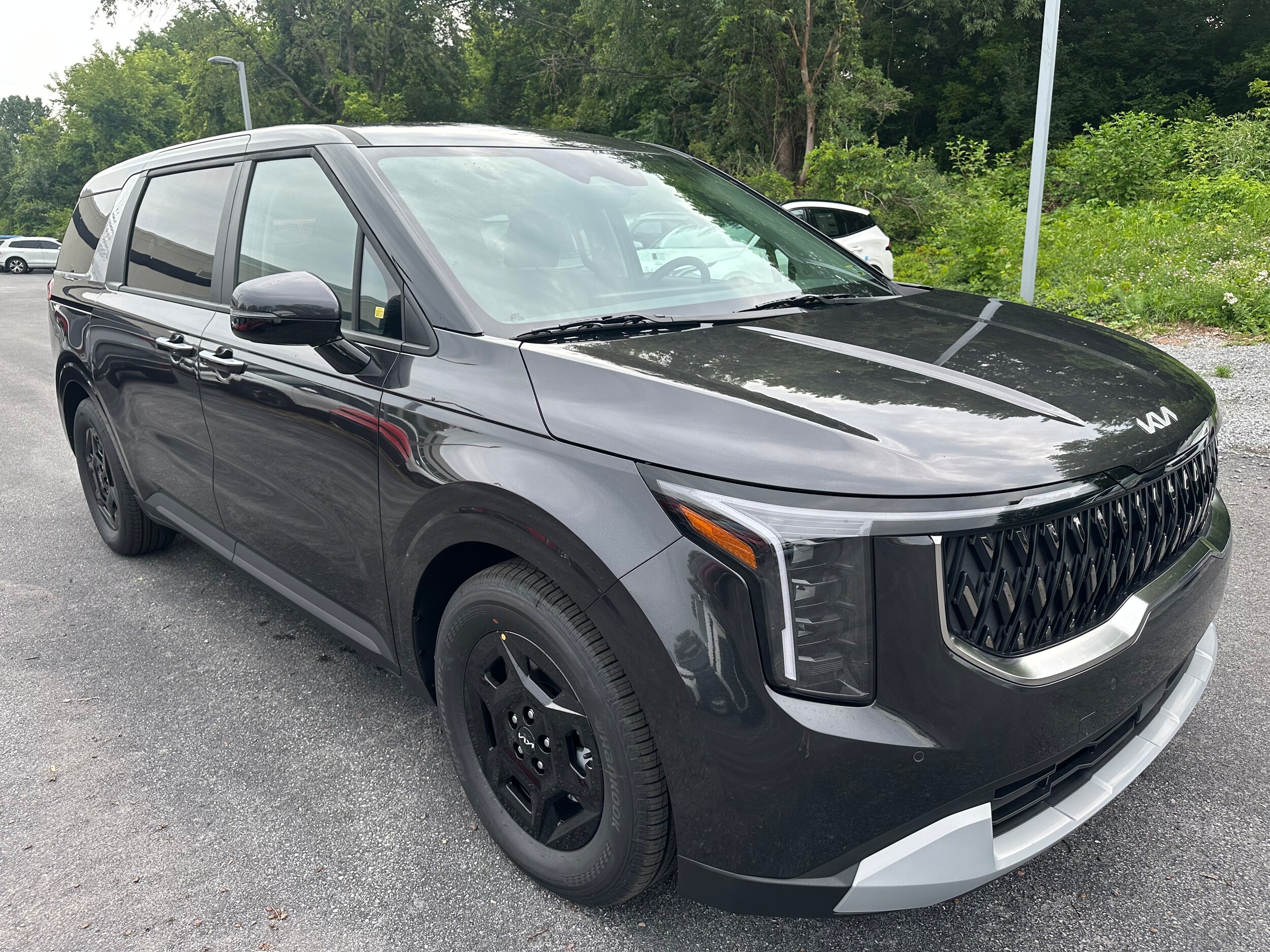 2026 Kia Carnival LXS photo 3
