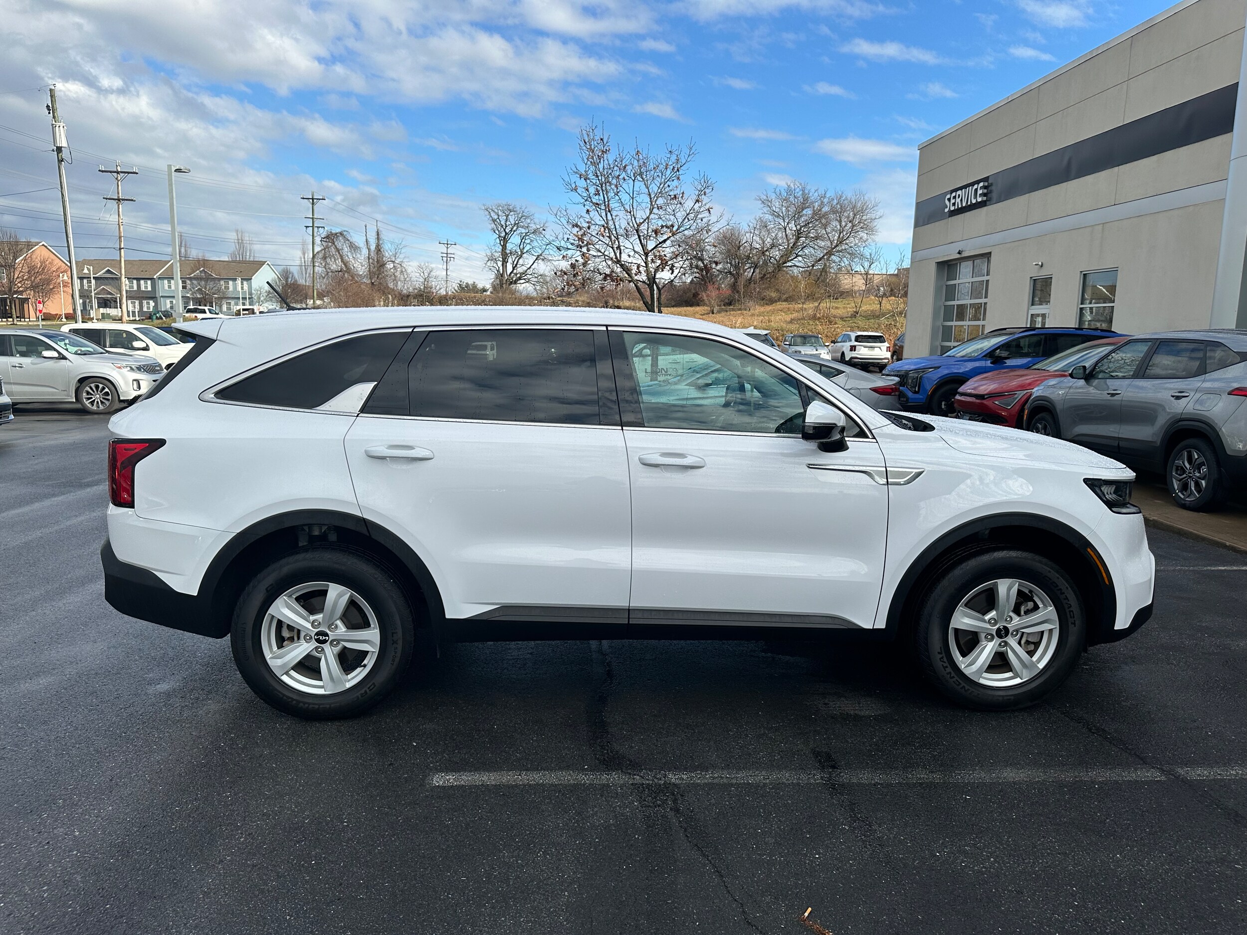 2023 Kia Sorento LX photo 4