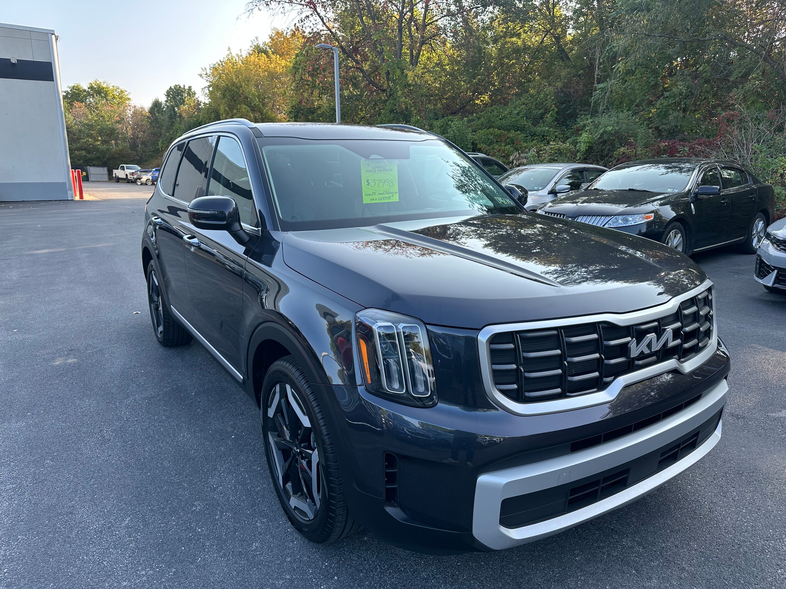 2025 Kia Telluride S photo 3